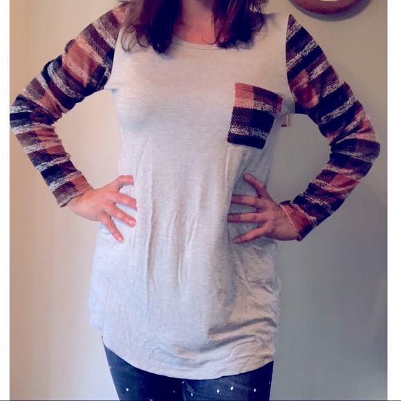 Boutique Top - Picture 2 of 6